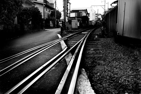 Enoshima, la voie près de la gare Enoden